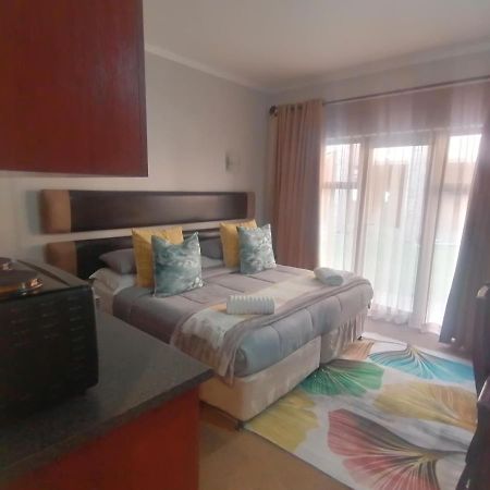 Appartamento Reliwave Pty Ltd Bloemfontein Esterno foto
