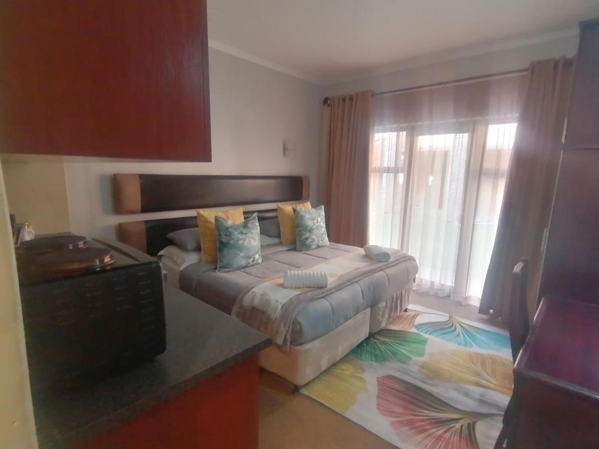 Appartamento Reliwave Pty Ltd Bloemfontein Esterno foto